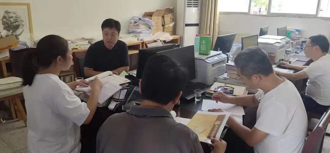 支教团在沿河三中开展教研活动.jpg